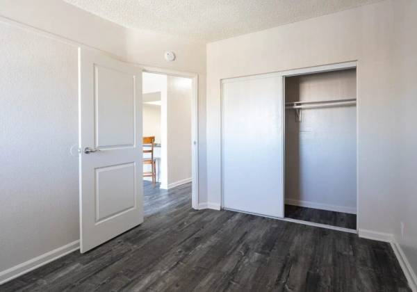 $2,050 / 1br - Laundry Facilities, Patio/Balcony, Elevator (Santa Ana)64035737806849121