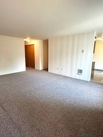 $1,495 / 2br - 885ft2 - Charing 2 Bedroom Apt Right by Valley River! (Eugene)63977278145026121