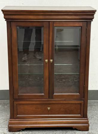 Shenandoah Valley Illuminated Console Display Case Cabinet 1