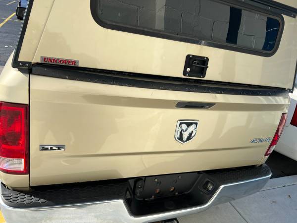 Camioneta Ram Pickup: 2011 Dodge Ram 1500 SLT Quad Cab 4WD - $13,500 (Gurnee)63618732807811121