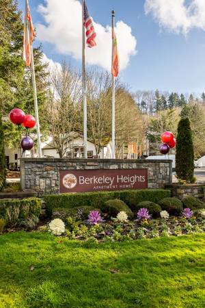 $2,100 / 2br - 975ft2 - Indoor Pool, Range (Electric), Dishwasher (22804 90th Way South, Kent, WA)63799881476611120