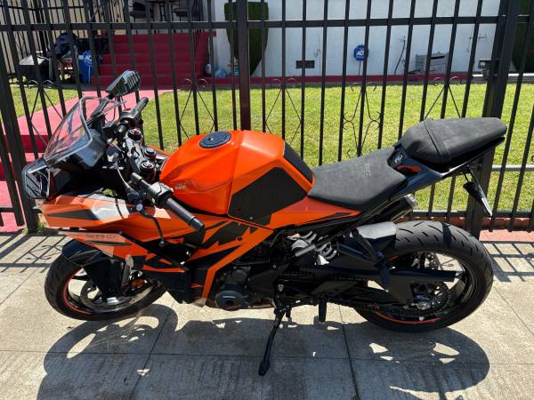 2022 KTM Duke 390 RC