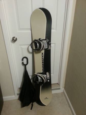 New Winterstick chocolate 149cm Snowboard and bindings 1