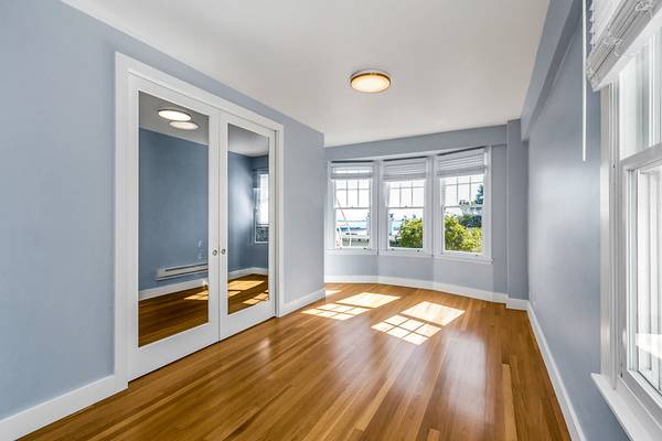 $4,095 / 1br - 639ft2 - 1 Bedroom//2355 Leavenworth&Chestnut/W/D in unit/ Coming soon!! (russian hill)64000757436673120