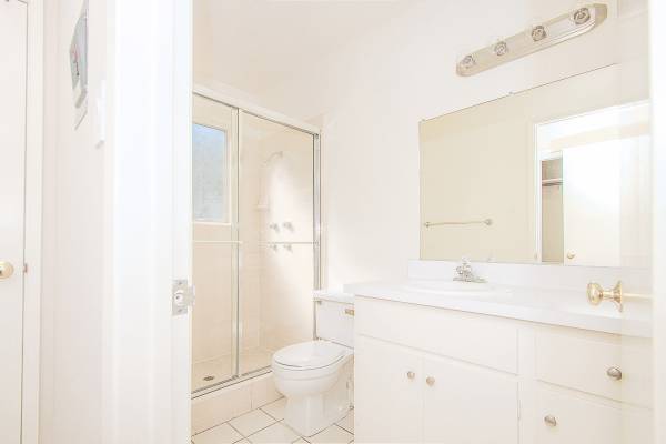 $900 / 500ft2 - Downtown studio with private patio and covered parking! (palo alto)63946672776194123
