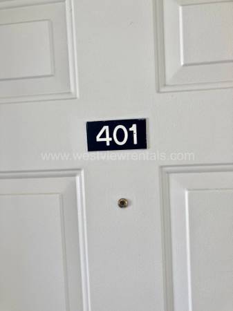 $2,550 / 3br - 1100ft2 - Broadway #401 | Unidad en Piso Superior, Esquina de 3 Dormitorios/2 Baños (Happy Valley)63920957981314122