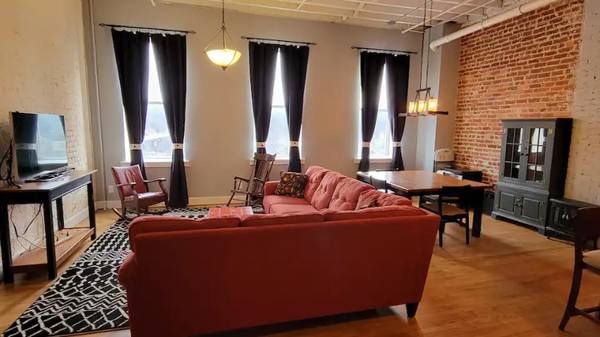 $1950.00 / 3br - 1300ft2 - 3 Bedroom Downtown Lynchburg Apartment with River Views – Utilities In