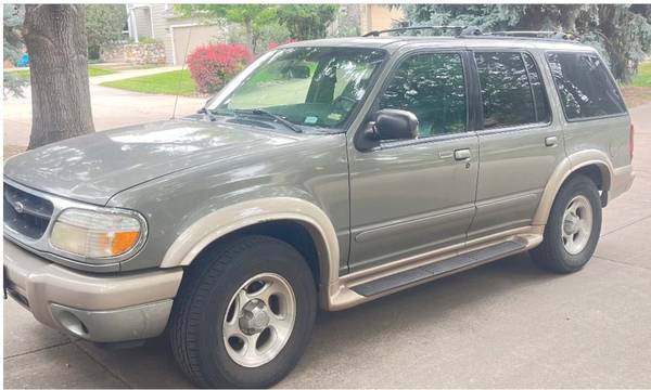 Ford Explorer 2000 1