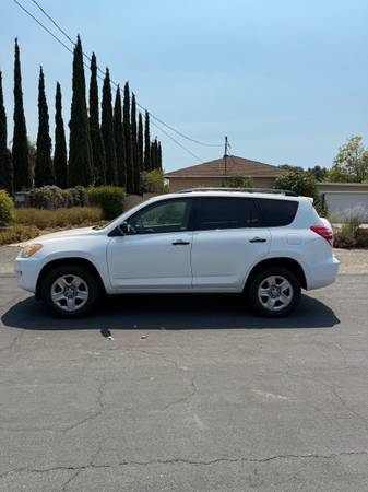 Toyota RAV 4 título limpio 2011 - $9.600 (los gatos)63470897733507121