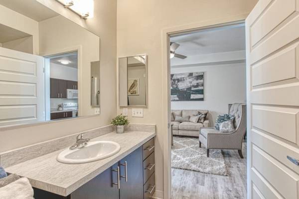 $1,725 / 1br - 578ft2 - Custom Window Coverings, Refrigerator & Dishwasher63688407253249122