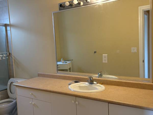 Two bedrooms suite for rent in Fraser Height Surrey 5