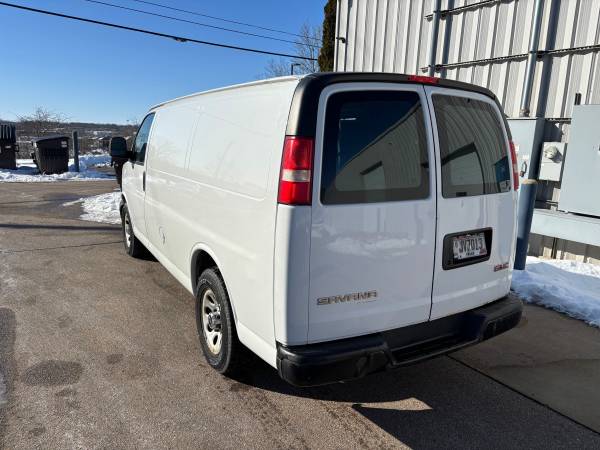 Furgoneta de carga de tamaño completo en venta - $4,000 (Madison, WI)63613834369921121