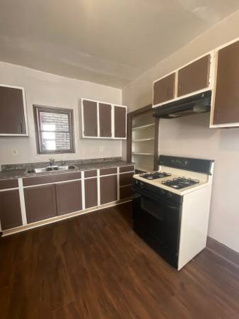 $1,395 / 2br - 978ft2 - No Application fee!  2 Bedroom Home Section 8 Approved! (Braddock)63664544707329121