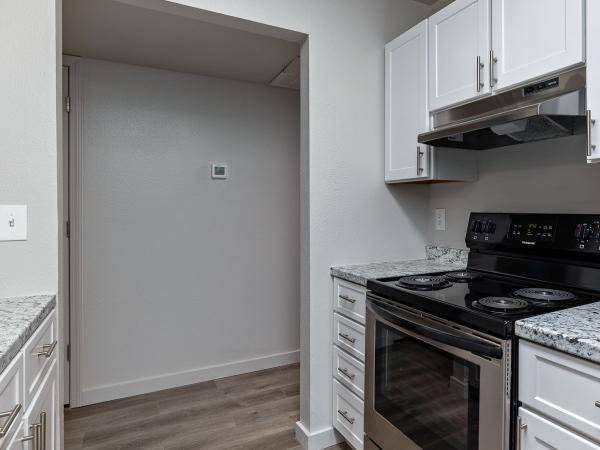 $1,350 / 2br - 764ft2 - In-Unit Washer and Dryer, Covered Carports, Parks and Courtyards (Eagle)63981532992131124
