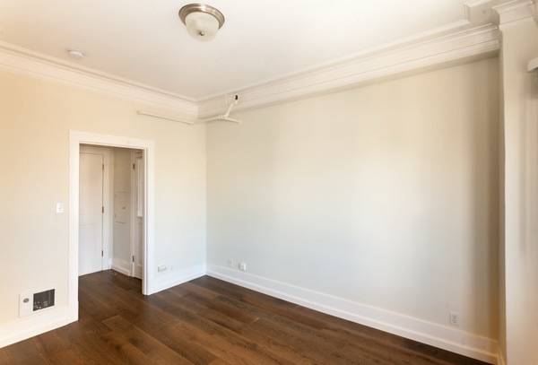 $2,845 / 320ft2 - CAMINE A FIDI DESDE ESTUDIO ELEGANTE EN NOB HILL CON VISTA A LA CIUDAD Y LAVADORA/SECADORA EN UNIDAD (Nob Hill)63668061574913124