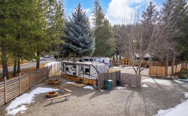 Cute Private Lot with Full RV Hookups in Post Falls 1