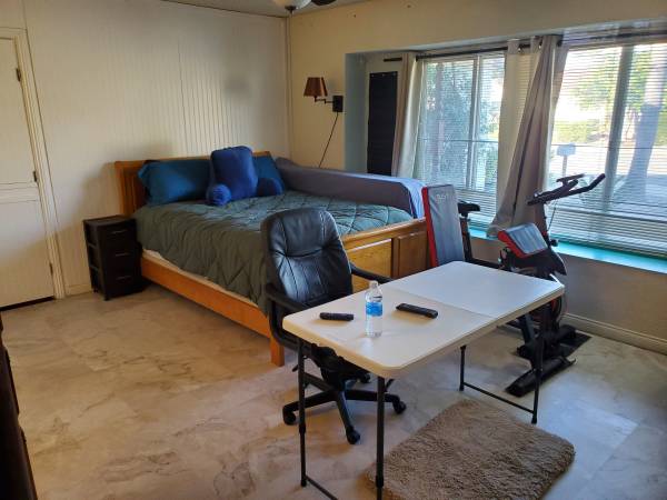 $900 / 240ft2 - Large furnished bedroom, shared bath, great location, near Colleges (San Marcos)63819335781123122