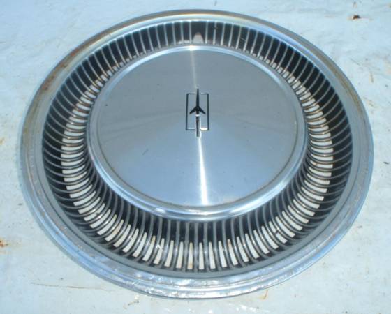 Oldsmobile Hubcap 1