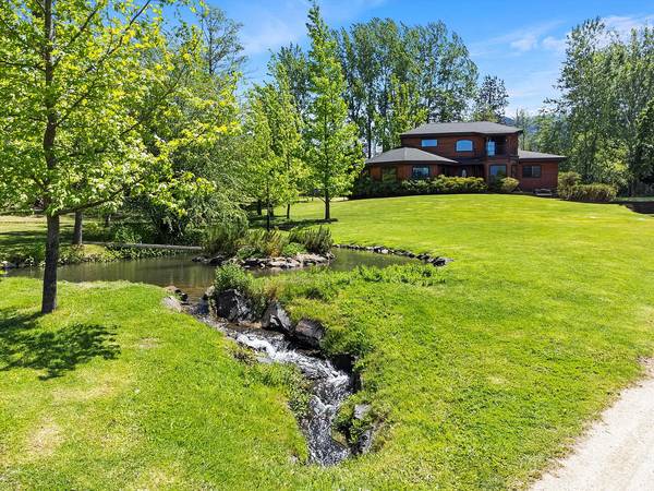 Escape To Safe, Secure Ashland, OR While There's Still Time 1