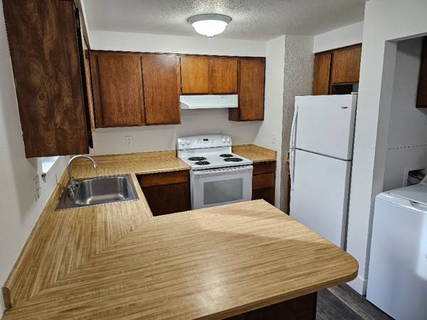$1725.00 / 2br - 750ft2 - Alquiler de 2 dormitorios y 1 baño cerca de BSU y el centro en Off Broadway Ave63794895331203122