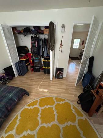 $875 / 2br - Urgently seeking Roommate **Available November 1** Year Lease (Hinesburg)63969737502723121