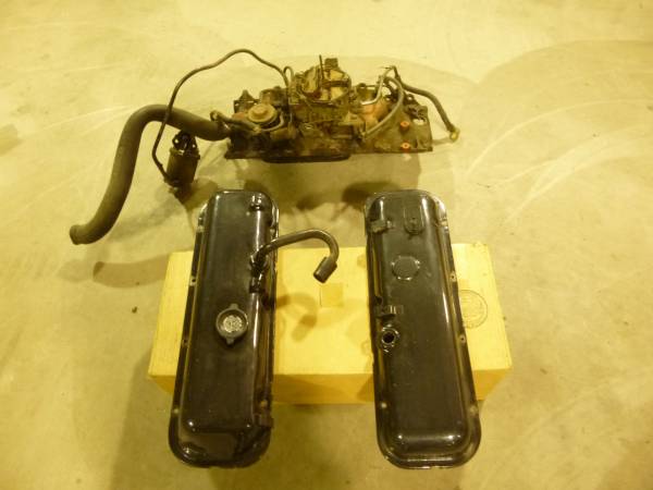 Big Block Chevrolet intake manifold w/ carb and valve covers 1