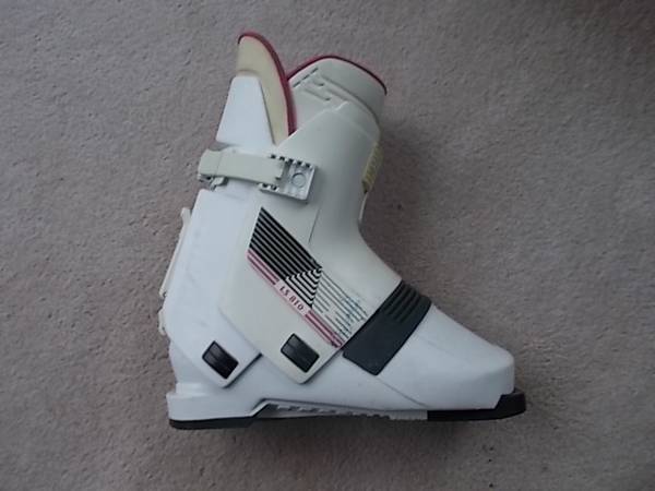 Women's ski boots, size 9.5 1