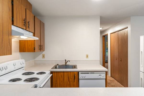 $1,550 / 2br - 900ft2 - Spacious 2BD/1BA Apartment in Tumwater – Washer/Dryer Hookups + Parkin (Olympia)63799909817347124