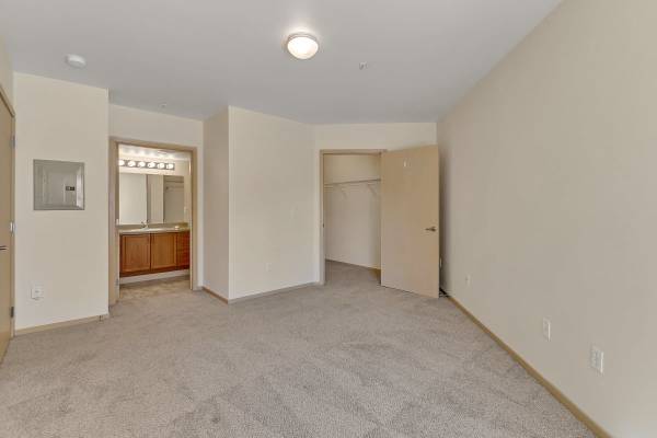 $2,121 / 2br - 842ft2 - Electrodomésticos eficientes, vista, techos altos (13510 SE 272nd St, Kent, WA)63814860405249120