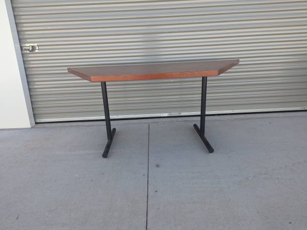 Howe Tempest Trapezoid Table 1