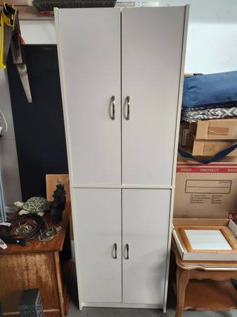 Cabinet 1
