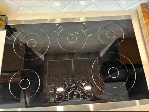 Cocina eléctrica LG Studio de 30 pulgadas - $450 (Jackson)63470659198465120