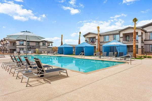 $1,362 / 1br - 773ft2 - Encimeras de granito, piscina climatizada con cabañas privadas, casa club (7601 W Glendale Ave, Glendale, AZ)63623896653441122