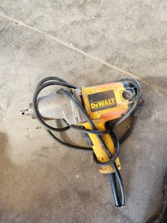 Dewalt 1/2 Impact 1