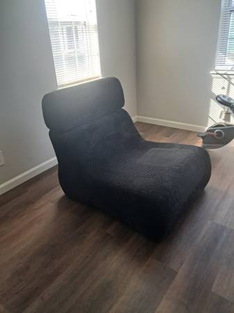 Black chair 1