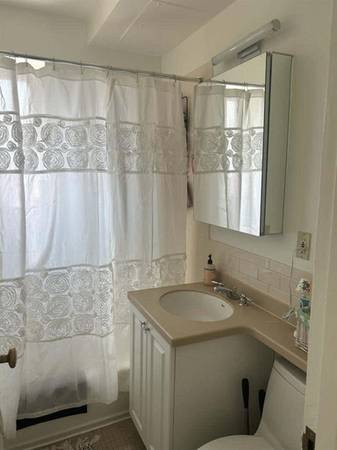 $745 / 4br - 2000ft2 - Light-Filled Room in Friendly 4BR Home, Easy Transit Access (Jamaica Plain)63996406685443121