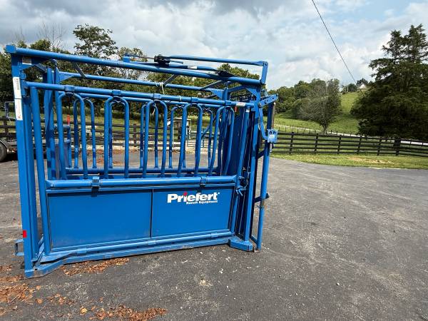 Squeeze chute 1