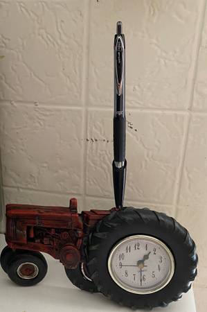 Tractor Desk Clock & Pen Holder 1