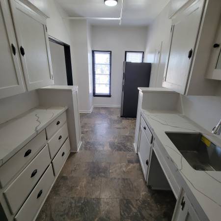$2,395 / 1br - 900ft2 - Ático de 1 dormitorio grande (Arlington Heights, Los Ángeles)63700939345537124