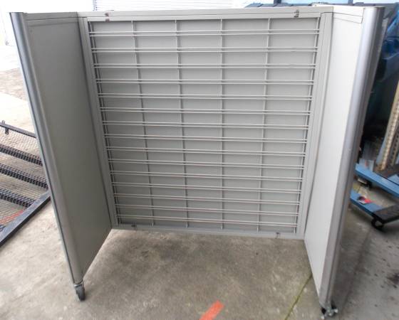 ROLLING SLAT-GRID DISPLAY 1