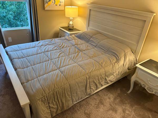 Queen size bed frame 1