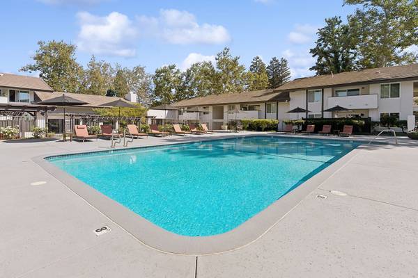 $2,840 / 2br - 940ft2 - Swimming Pools, Air/Heating, Private Balconies and Patios63800428551299120