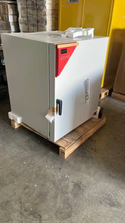 New Binder incubator BD 260 Retails for $5,500.00 Dent on back ----- 1