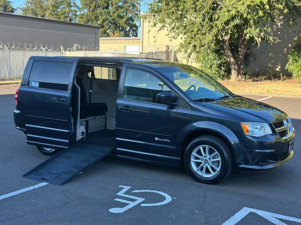 2014 Dodge Grand Caravan SXT VEHÍCULO PARA SILLA DE RUEDAS – MUY LIMPIO / RAMPA ELÉCTRICA - $26,995 (Vehículo para silla de ruedas en Beaverton)63441466127619121