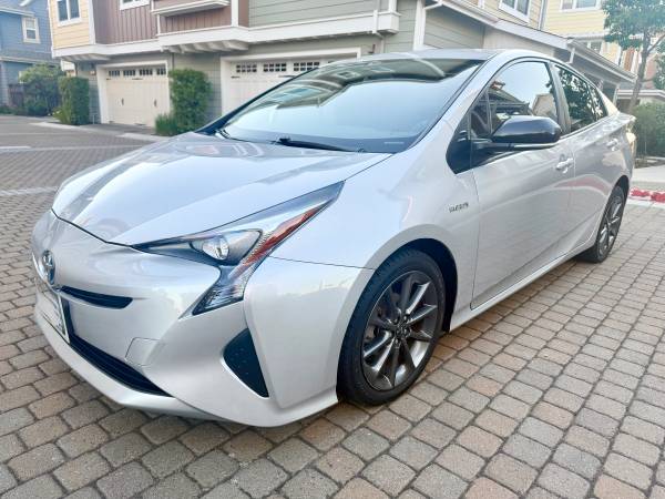 2016 TOYOTA PRIUS III 52 MPG EXCELENTE ESTADO - $10,900 (ingleside / SFSU / CCSF)63624196092161123