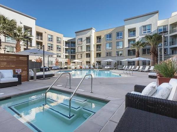 $2,686 / 2br - 990ft2 - Bright 2 BR-Central AC, Private Balcony, Steps to Shopping & Transit (dublin / pleasanton / livermore)63847329424259124
