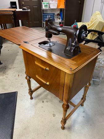 White rotary sewing machine 1