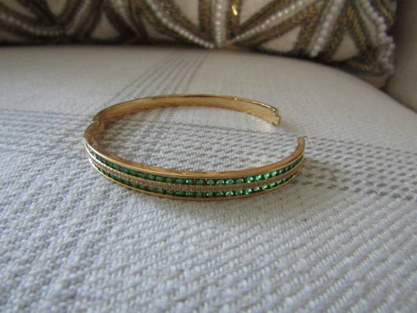 Bracelet with green stones 1