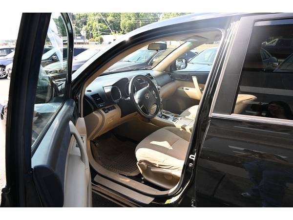 2012 Toyota Highlander Base 2WD I4 - $8,550 (Charlotte)63613311335425124
