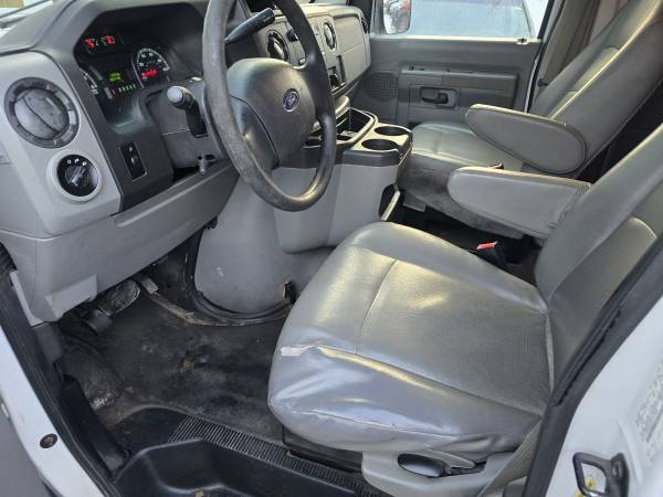 2014 Ford E250 - Photo 13